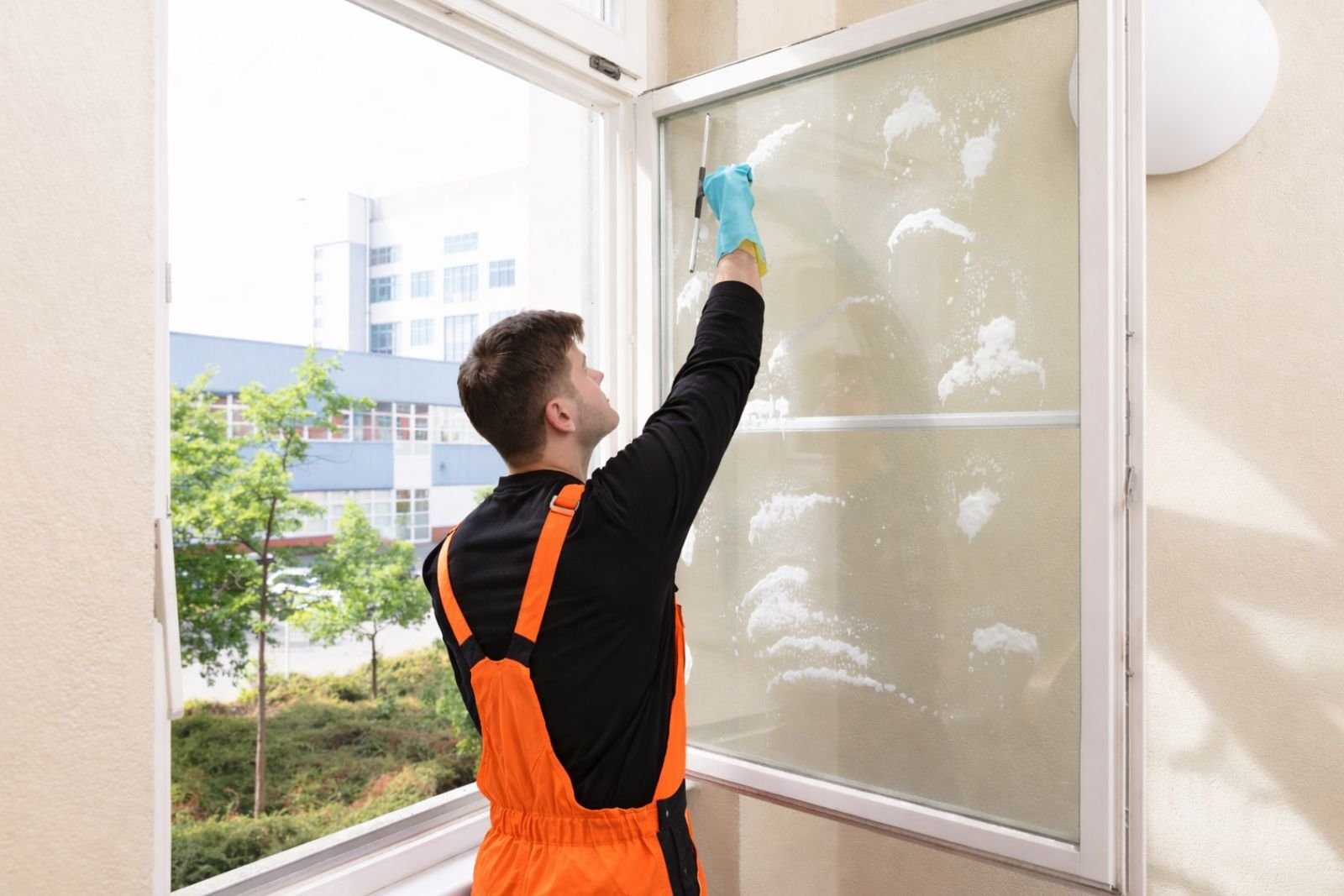 Servicio de limpieza de Cristales en Granada - Multiservicios ELO